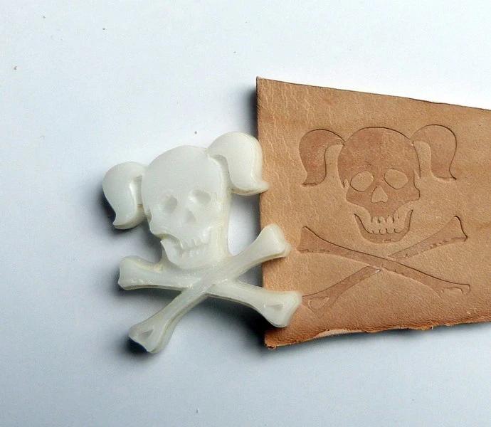 girl skull and bones